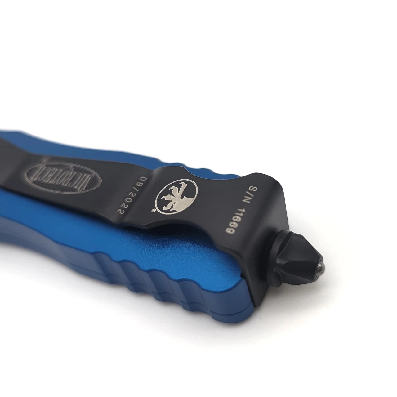 Microtech 225-3BL Blue Dirac Double Edge Full Serrated 4 Microtech 225-3BL Blue Dirac Double Edge Full Serrated - Image 4