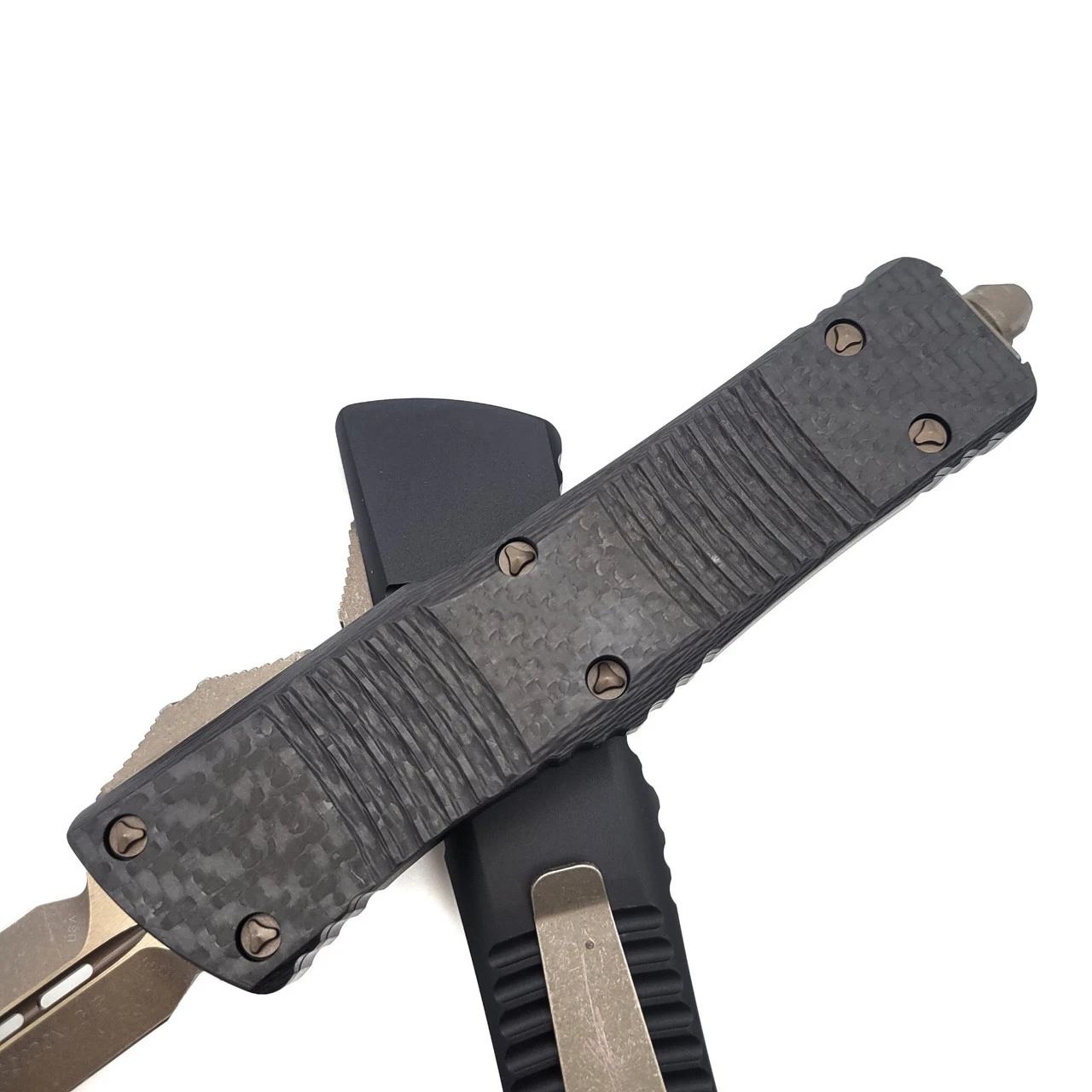 Microtech 142-13APCFS Carbon Fiber Combat Troodon Double Edge Bronze Apocalyptic 5 Microtech 142-13APCFS Carbon Fiber Combat Troodon Double Edge Bronze Apocalyptic - Image 5