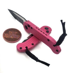 Microtech L.U.D.T. 135-2PK Pink Standard LUDT Partial Serrated Two Tone 7 Microtech L.U.D.T. 135-2PK Pink Standard LUDT Partial Serrated Two Tone -Microtech Shop 339759736 1243891989558643 1314113573115749153 n 75993.1680669301