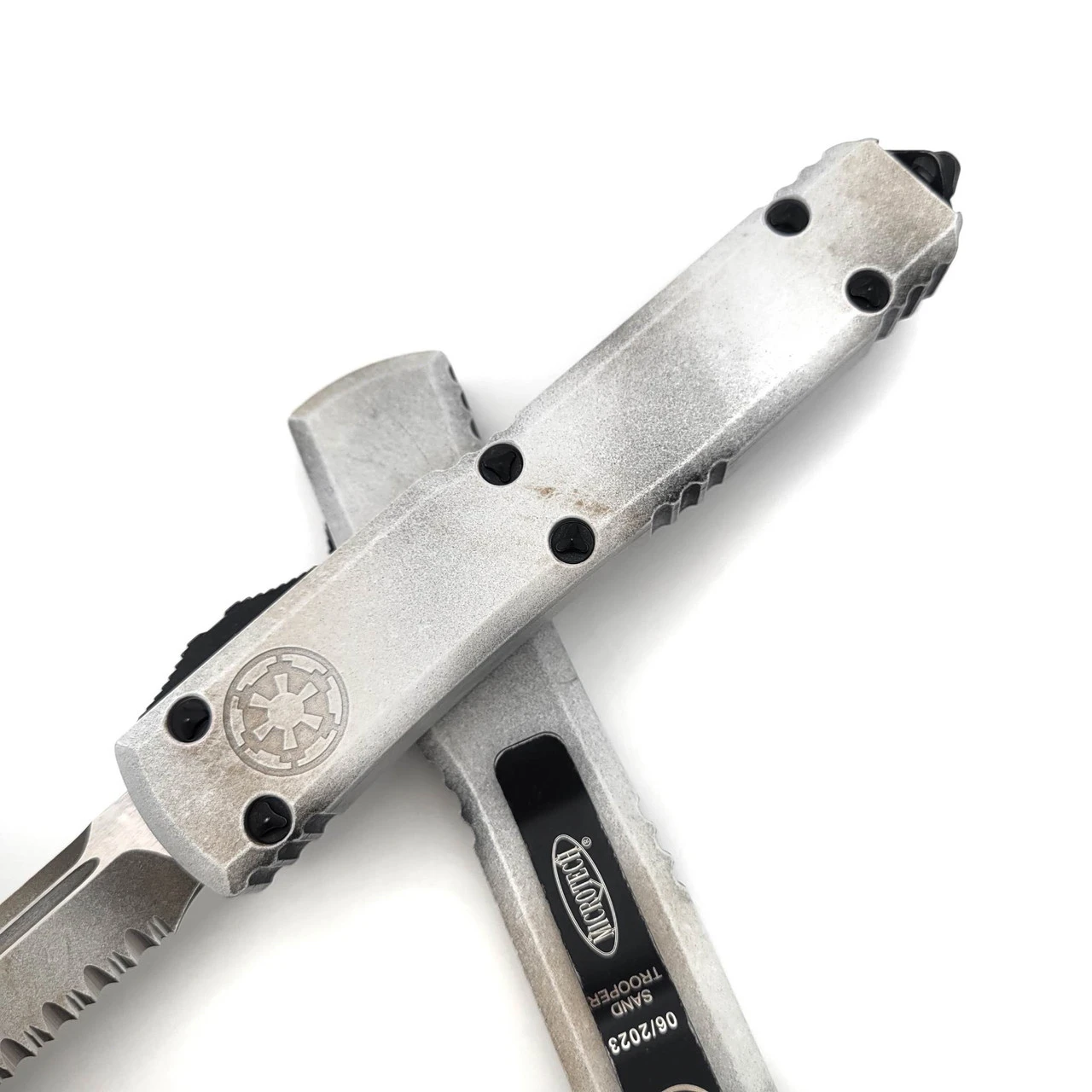 Microtech Ultratech 121-2SAD Star Wars Sand Trooper Single Edge Deep Engraved Partial Serrated 6 Microtech Ultratech 121-2SAD Star Wars Sand Trooper Single Edge Deep Engraved Partial Serrated - Image 6