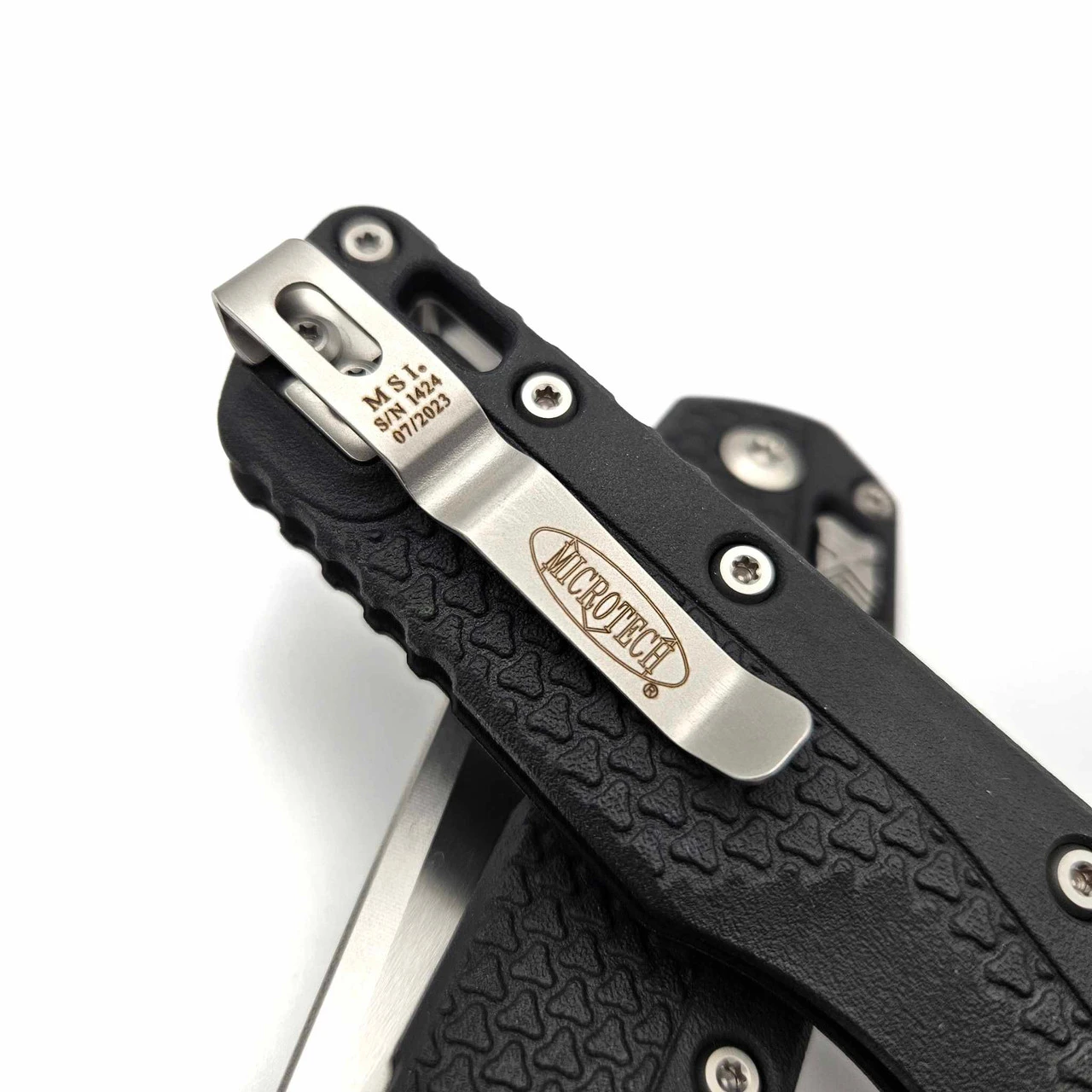 Microtech MSI S/E Tri-Grip Injection Molded Black Partial Serrated Stonewash 210T-11IMBK 4 Microtech MSI S/E Tri-Grip Injection Molded Black Partial Serrated Stonewash 210T-11IMBK - Image 4