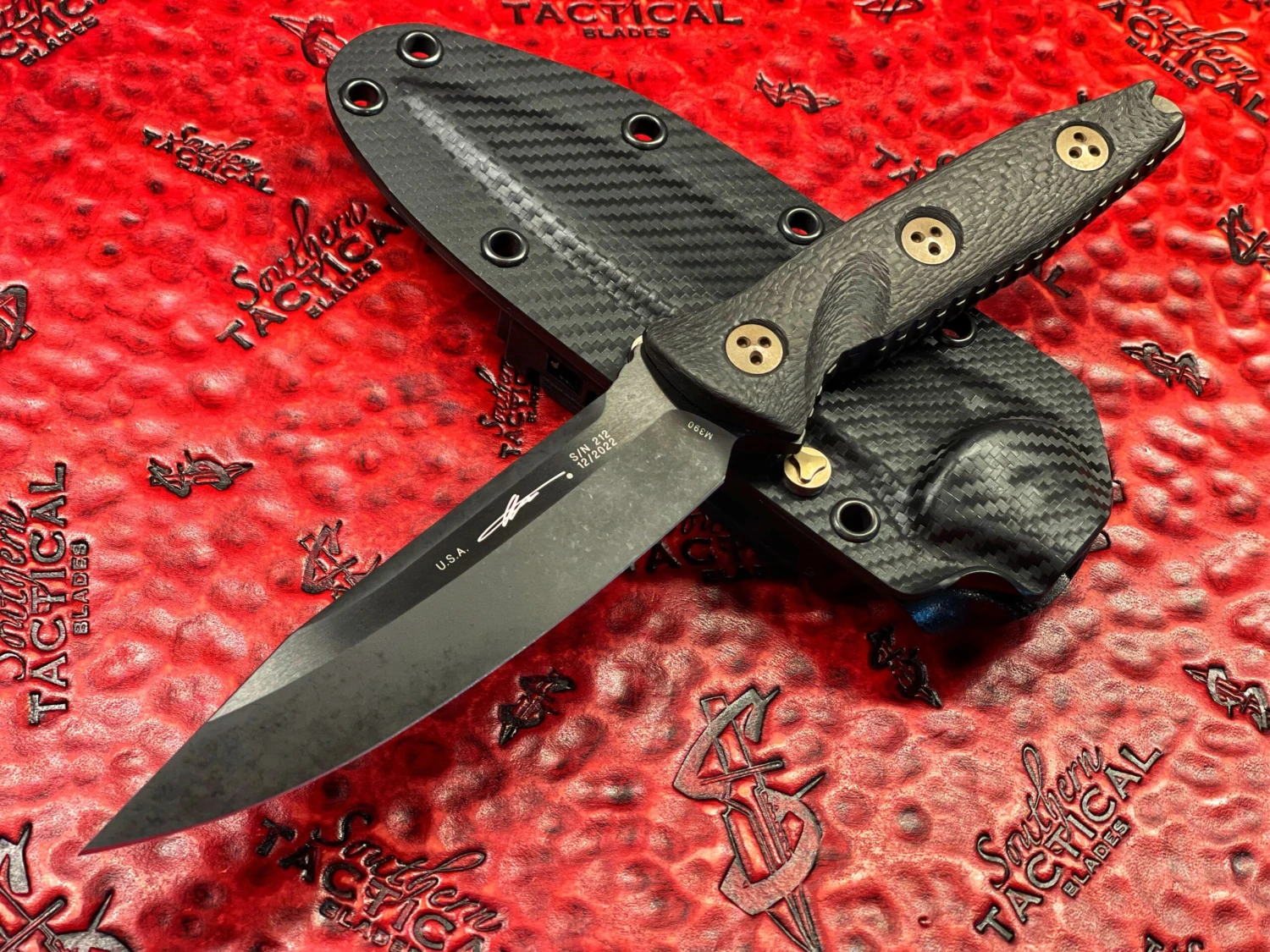 Microtech Socom Alpha Single Edge DLC Carbon Fiber Signature Series 3 Microtech Socom Alpha Single Edge DLC Carbon Fiber Signature Series - Image 3