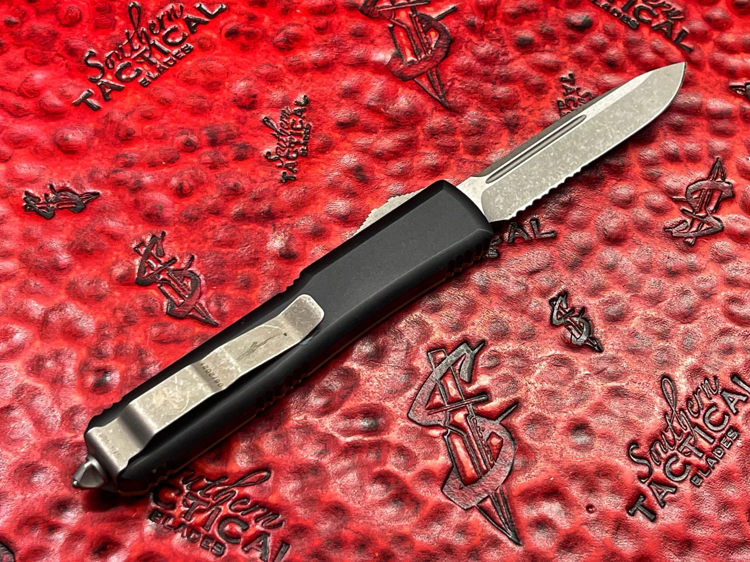 Microtech Ultratech Tan G10 Top OTF Knife S/E Serrated Apocalyptic Standard 2 Microtech Ultratech Tan G10 Top OTF Knife S/E Serrated Apocalyptic Standard - Image 2