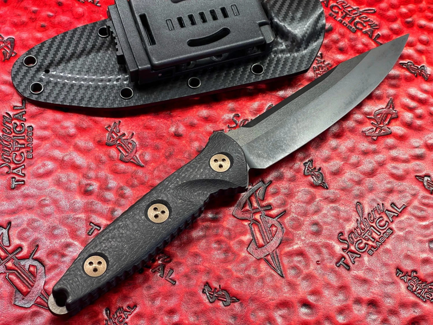 Microtech Socom Alpha Single Edge DLC Carbon Fiber Signature Series 2 Microtech Socom Alpha Single Edge DLC Carbon Fiber Signature Series - Image 2